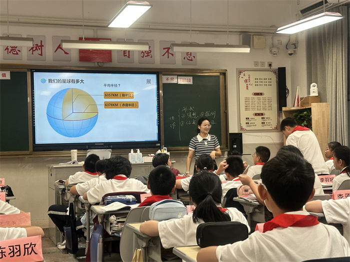 师生互动.jpg
