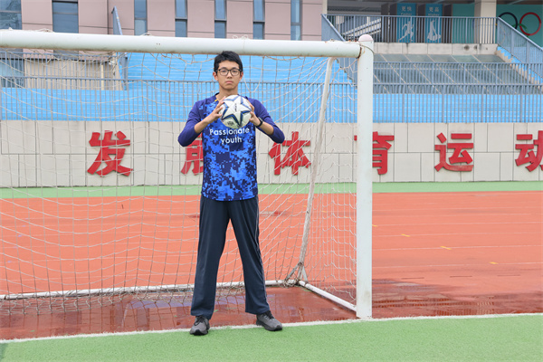 高二10班 姚春羽 门将.jpg