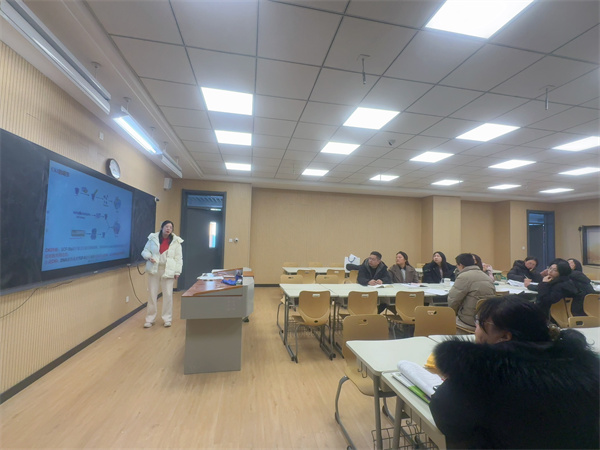 4 李任老师讲座现场.jpg