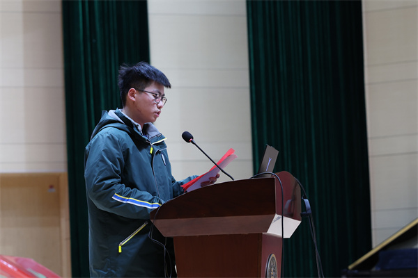 学生代表朱宣铭发言.jpg