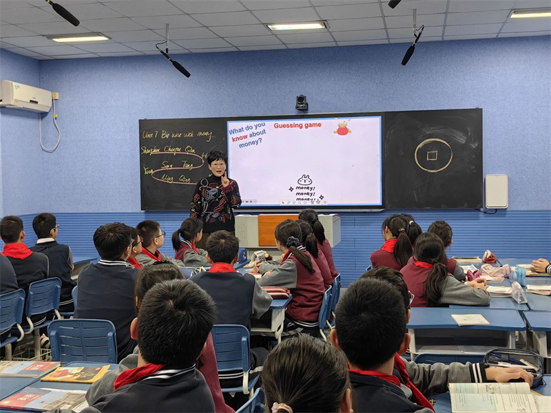 2 王琪老师上课风采.jpg