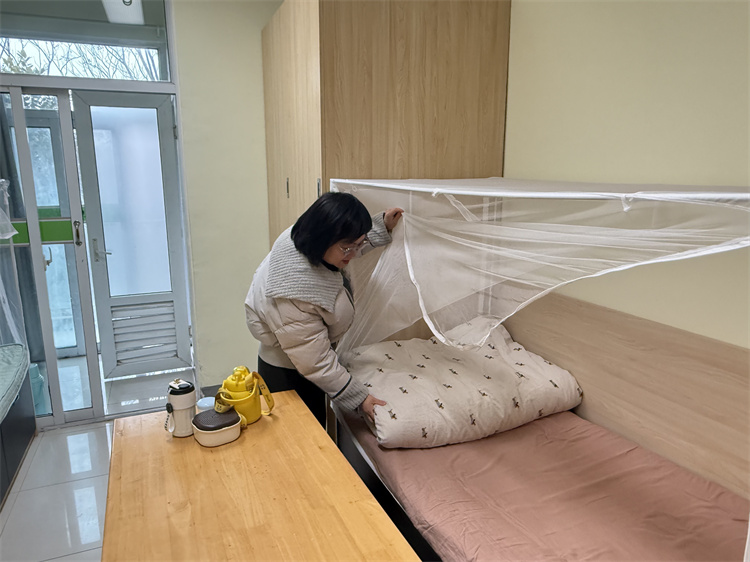 检查学生宿舍.jpg 检查学生宿舍.jpg