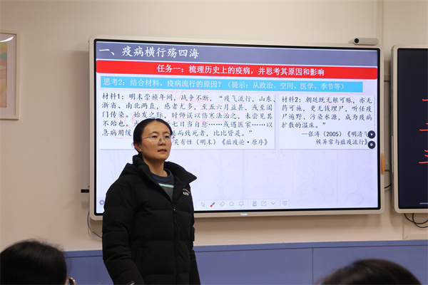 张瑜老师课堂风采.jpg 张瑜老师课堂风采.jpg