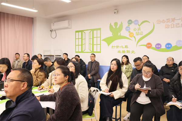 听课现场.jpg 听课现场.jpg