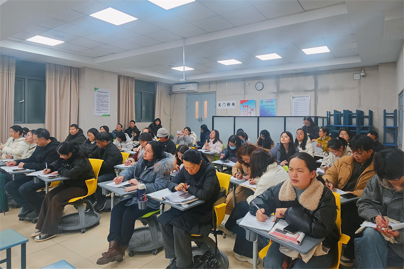 听课教师.jpg 听课教师.jpg