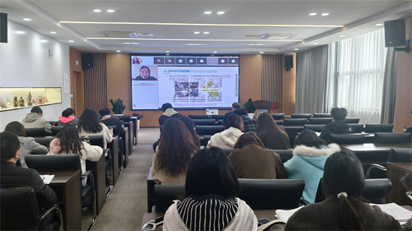 凤栖湖2.jpg 凤栖湖2.jpg