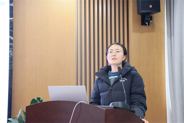 下午研讨:张瑜老师分享开课心得.jpg 下午研讨:张瑜老师分享开课心得.jpg