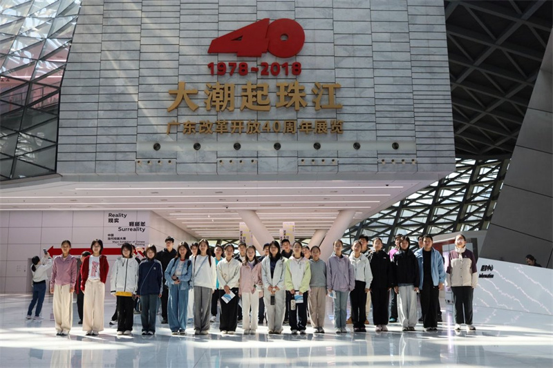 4_1 参观“大潮起珠江”广东改革开放40周年展览.jpg 4_1 参观“大潮起珠江”广东改革开放40周年展览.jpg