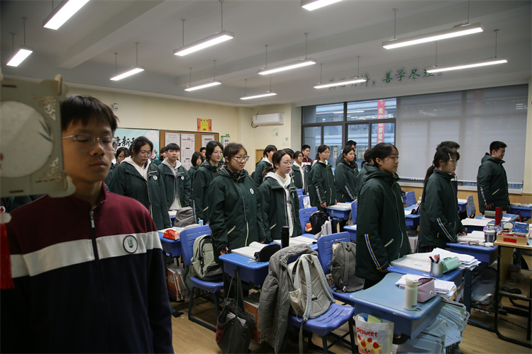 班级合照.jpg 班级合照.jpg