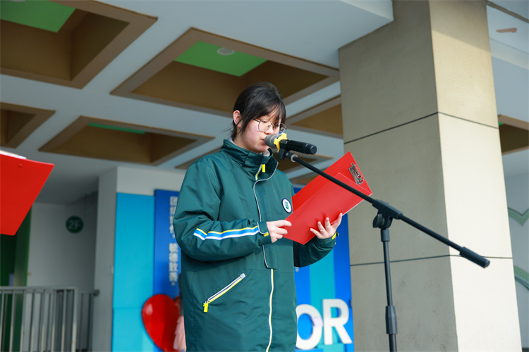 国旗下演讲.jpg 国旗下演讲.jpg