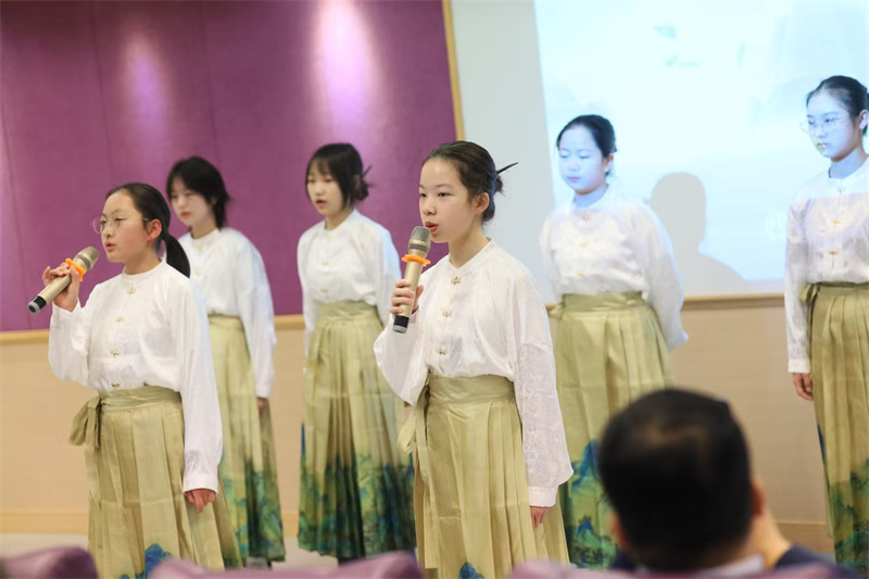 3_03 前往香港姊妹学校交流(香港中文大学校友会联会张煊昌学校)1.jpg