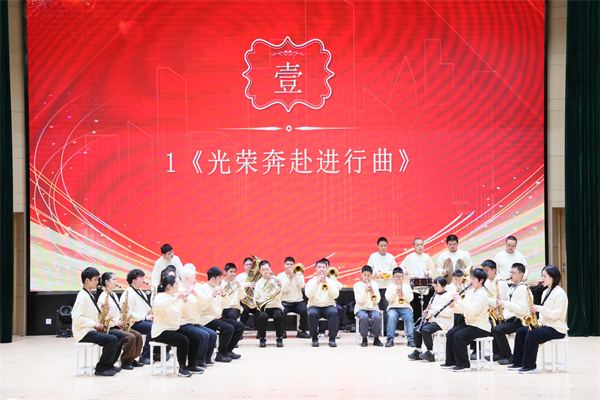 《光荣奔赴进行曲》.jpg 《光荣奔赴进行曲》.jpg