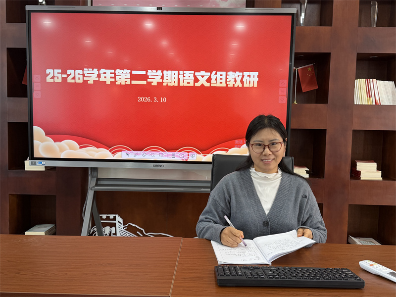 初一语文组侍青丽老师.JPG