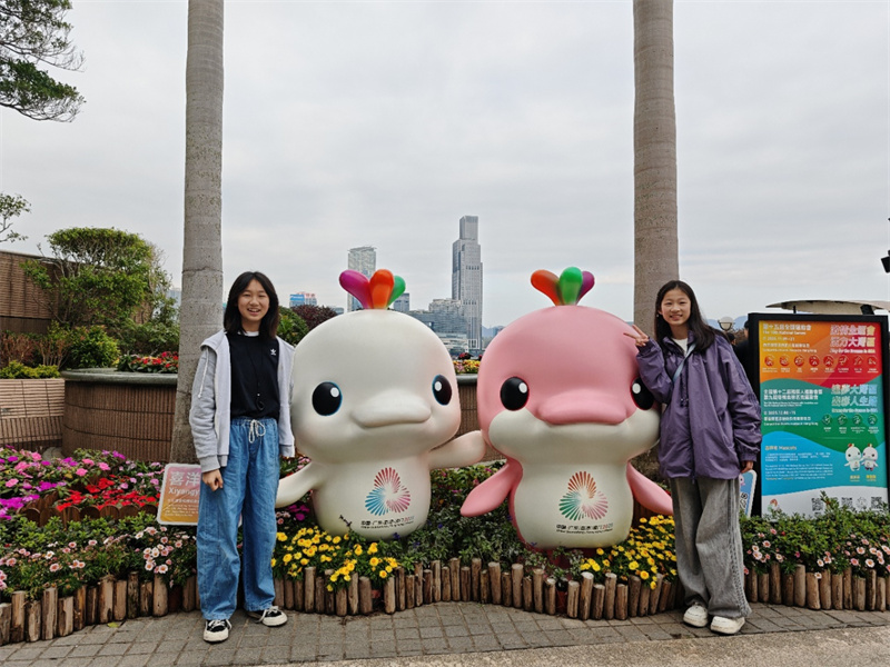 1_3_2 参观金紫荆广场2.jpg