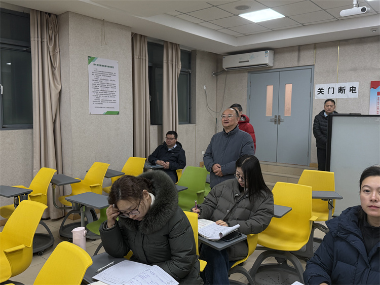 AI教室听课(语文).jpg