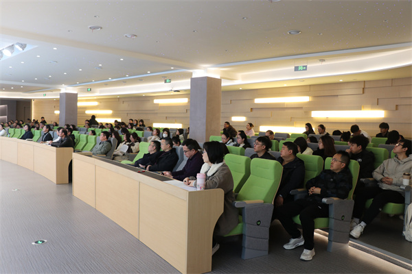 静校教研现场.jpg 静校教研现场.jpg