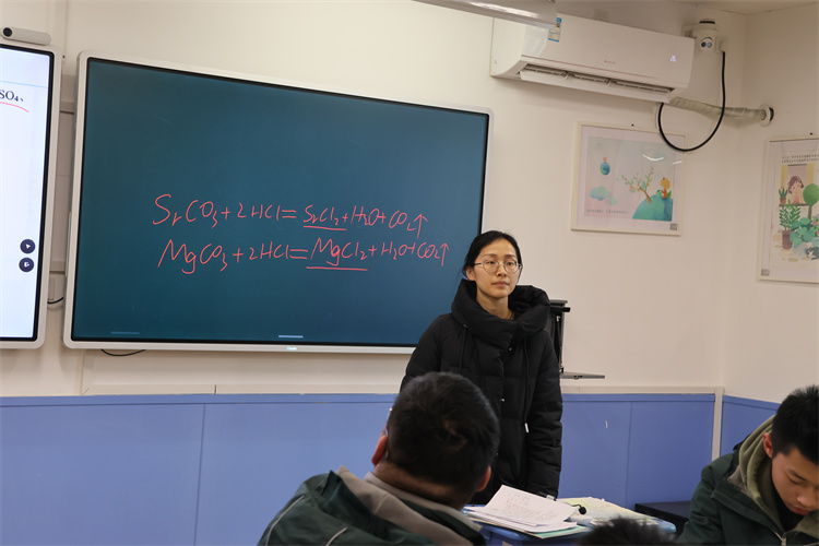 化学组：谢丽莉老师课堂风采.jpg