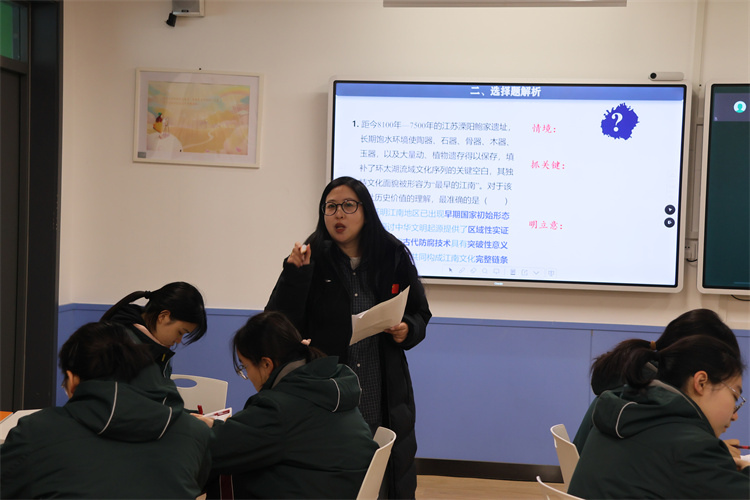 历史组：蔡静老师课堂风采.jpg