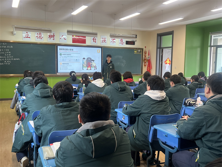清明安全教育主题班会2.jpg