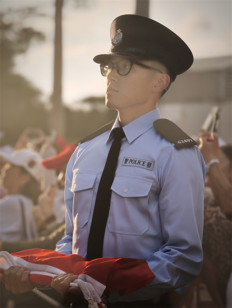 高二国际马一鸣《紫荆下的旗帜》.jpg 高二国际马一鸣《紫荆下的旗帜》.jpg