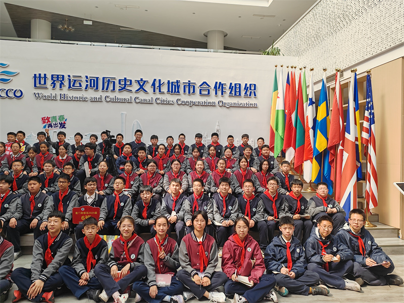 2_1 南门集体照.jpg