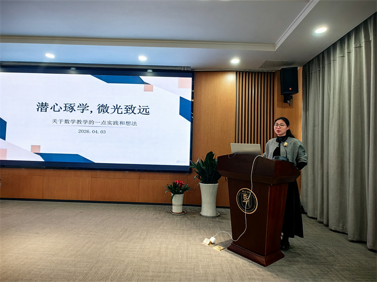 教师代表李惠老师发言.jpg 教师代表李惠老师发言.jpg