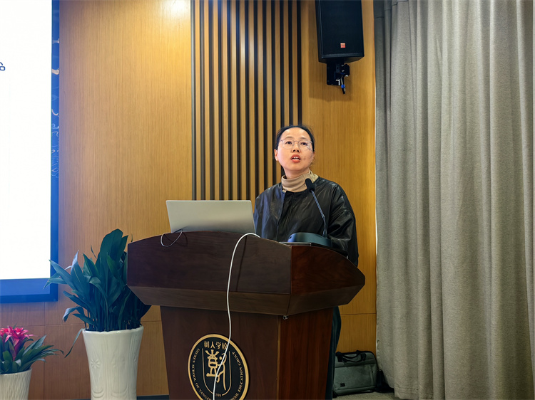 备课组长代表徐敏老师发言.jpg 备课组长代表徐敏老师发言.jpg