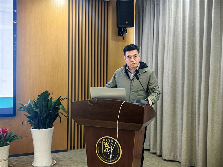 年级主任陈瑞飞提工作要求.jpg 年级主任陈瑞飞提工作要求.jpg