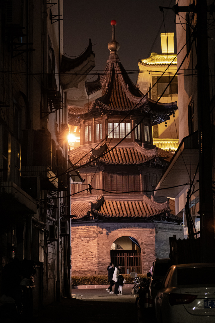 高二12班 吕徐优 半筑人间.jpg 高二12班 吕徐优 半筑人间.jpg