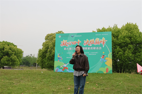 童敏娟副校长送祝福.jpg