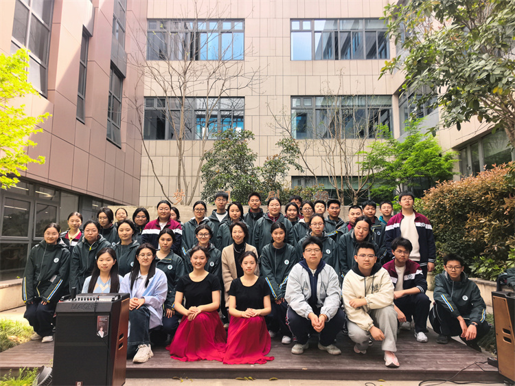 高一(12)班合影.jpg 高一(12)班合影.jpg