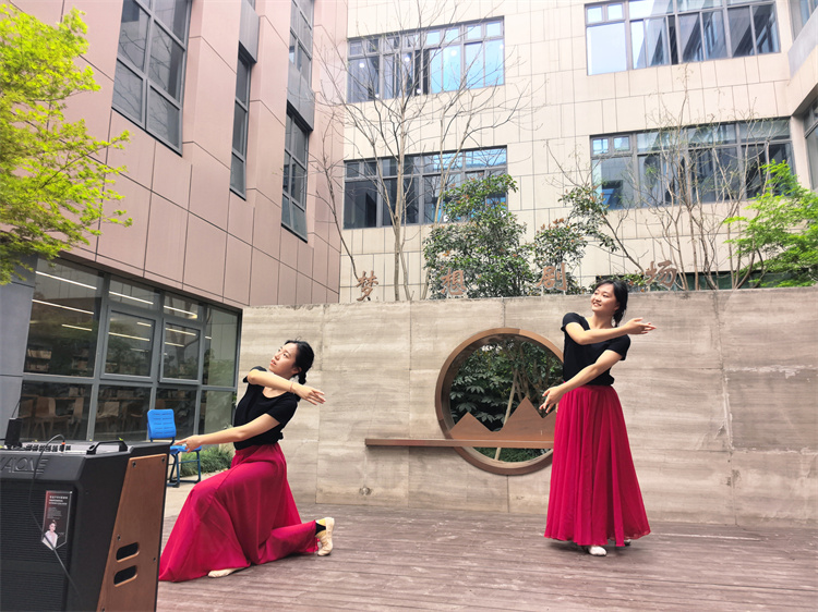 双人舞《大鱼》.jpg 双人舞《大鱼》.jpg