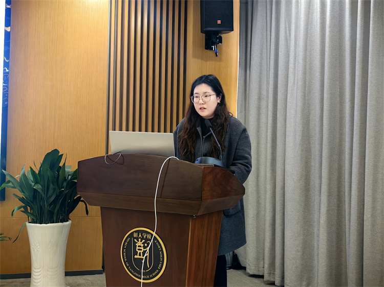 教师代表葛云老师发言.jpg 教师代表葛云老师发言.jpg