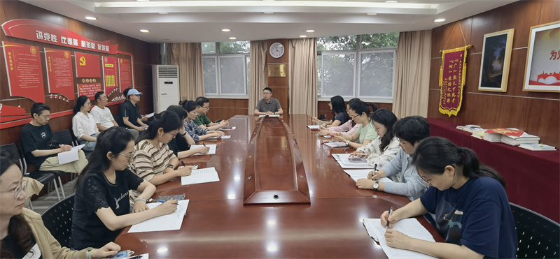 组长会布置期末工作.jpg