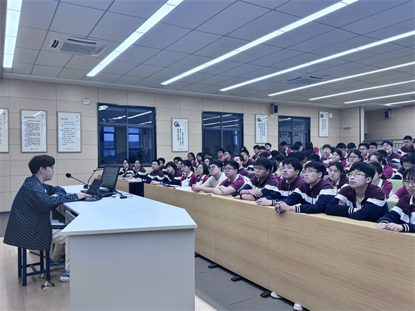 讲座现场2.jpg