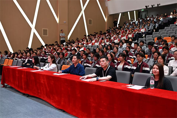 评委老师.jpg 评委老师.jpg