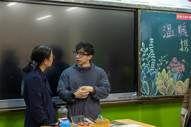 会后交流3.jpg