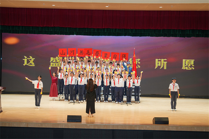 5 初一2班学生合唱《如愿》.jpg 5 初一2班学生合唱《如愿》.jpg