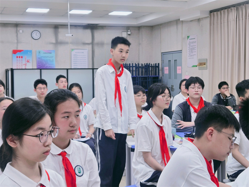 4.学生回答问题1.jpg 4.学生回答问题1.jpg