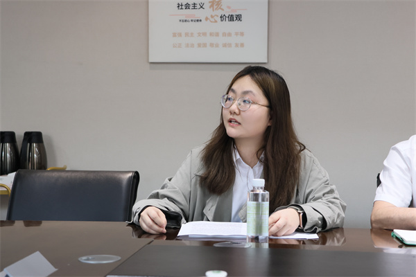 张婧璐老师发言.jpg