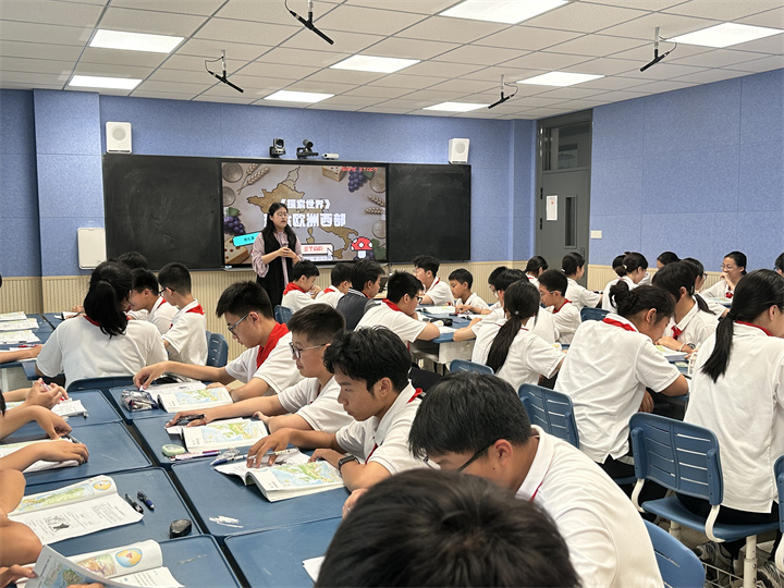 陈礼清老师授课.jpg