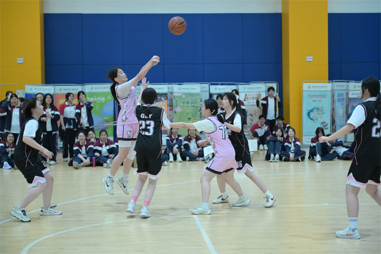 女篮比赛精彩瞬间 2.jpg