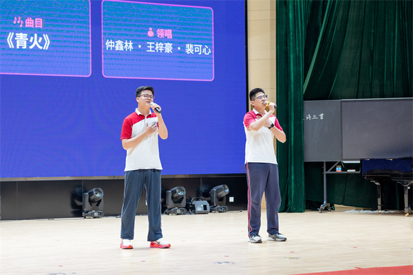 演唱《青火》.jpg