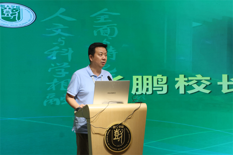 凤栖湖校区校长张鹏布置工作.jpg 凤栖湖校区校长张鹏布置工作.jpg