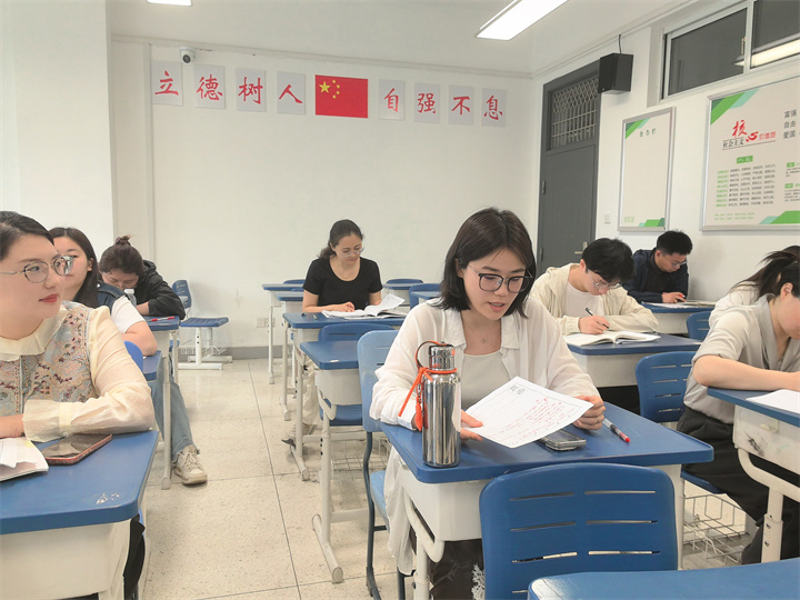 c89f3ed36cf245a8733ca1b37133e8f8.jpg