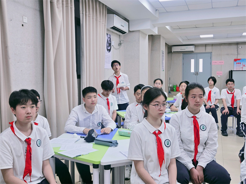 9.学生回答问题2.jpg 9.学生回答问题2.jpg