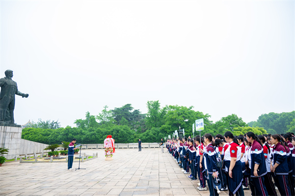 集体祭扫3.jpg