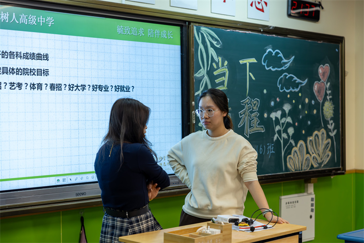 会后交流2.jpg