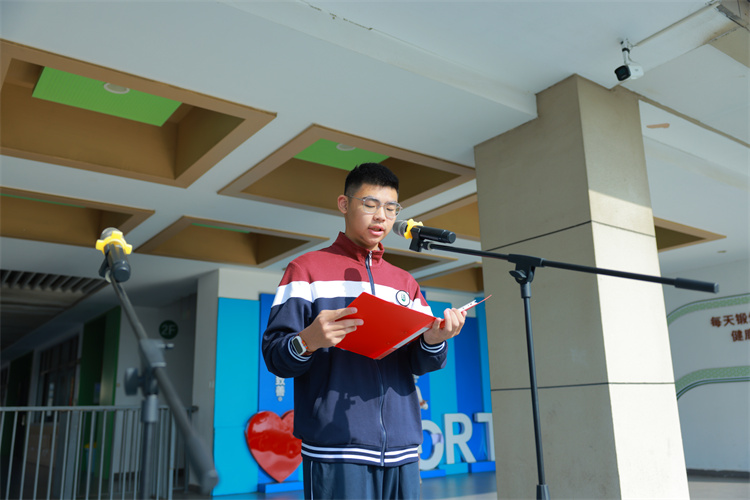 国旗下演讲.jpg