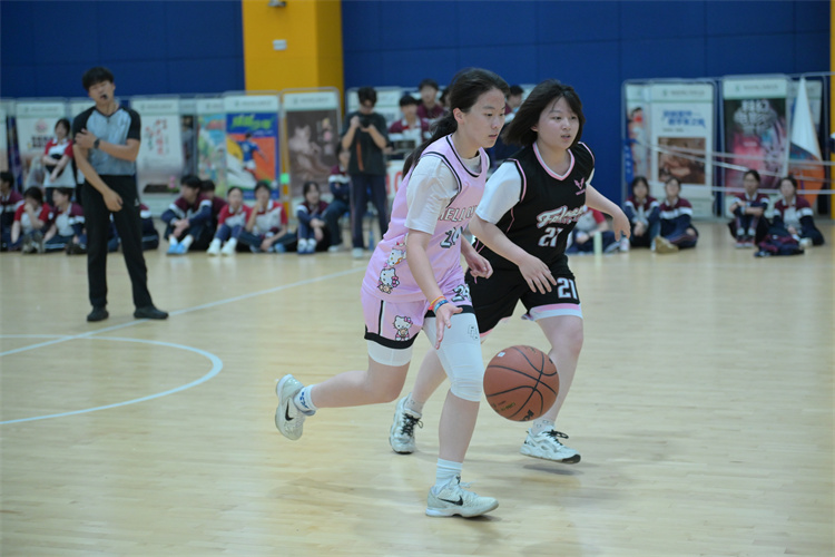 女篮比赛精彩瞬间 1.jpg